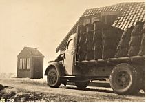 Bestandsnaam=3565__Vrachtwagen_vol_zakkenn_met_kolen_.jpg
Bestandsgrootte=209KiB
Afmetingen = 1754x1240
Datum toegevoegd = 28-02-2020 3565__Vrachtwagen_vol_zakkenn_met_kolen_.jpg