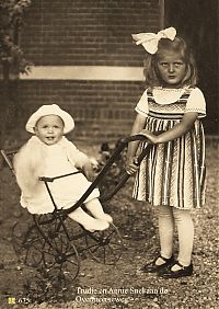 Bestandsnaam=675____trudie_en_annie_snel_personen.jpg
Bestandsgrootte=585KiB
Afmetingen = 1240x1754
Datum toegevoegd = 01-11-2021 675____trudie_en_annie_snel_personen.jpg