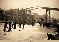 749___pret_bij_de_brug_schaatsen.jpg