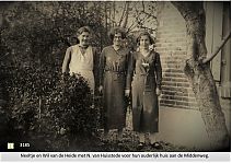 Bestandsnaam=Bij_Bart_v_d__Heiden_in_de_voortuin.jpg
Bestandsgrootte=445KiB
Afmetingen = 1754x1240
Datum toegevoegd = 20-01-2020 Bij_Bart_v_d__Heiden_in_de_voortuin.jpg