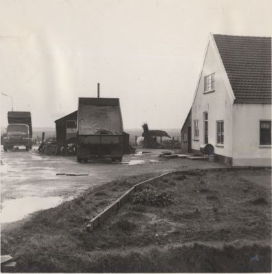 Werkplaats-Dries-Siewertsen
Werkplaats Dries Siewertsen.
Rechts woning Andries Siewertsen.
Middenweg 104
Trefwoorden: Horstermeer, Cito