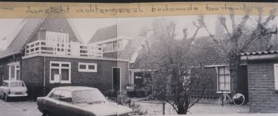 Achterzijde pand Fa Brinkers
Situatie aan de achterzijde van het pand van Brinkers voor de verbouwing. Gezien vanaf het Ankeveense Pad.
Links achter was de woning van Klaas Scheepmaker.
Trefwoorden: De Stolp