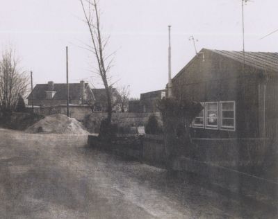 Zand-en-grindhandel-G-v-d-Meer
G. v.d. Meer Zand-en grindhandel op het Grote Eiland, Eilandseweg 20
Gezicht op de hoek  Voorheen Wasserij Schoonoord
