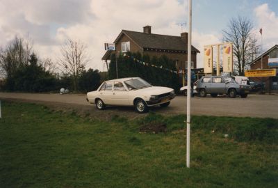 Jan-Mafait-boot-en-motoren-en-tankstation
Jan Mafait, boot en motoren en de BEPO (tankstation), nu (2013) De Haan aan de Reeweg 10.

