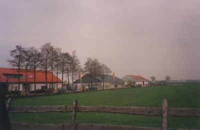 Garage-Bergman
Vreelandseweg bedrijventerreintje.
Het achterste gebouw garage Bergman. Vooraan kunststofkozijnen Isopro
