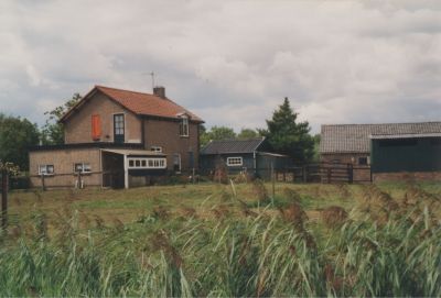 Agrarisch-bedrijf-W-van-Kippersluis-Meerlaan
Woonhuis en bedrijf van de Fam. W. van Kippersluis aan de Meerlaan 19. Daar had Kippersluis een agrarisch bedrijf.
Trefwoorden: Meerlaan, agrarisch bedrijf