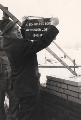 Meester-Kremerschool
De eerste steenlegging door Dhr. Gerla.
