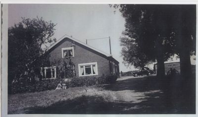 Boerderij
Oude Stolpboerderij aan de Middenweg 65 . Vroeger van C.van Emmerik en 
Pia Boogaard. Ooit afgebrand. Thans Vietnamese Bhoedistische tempel.

