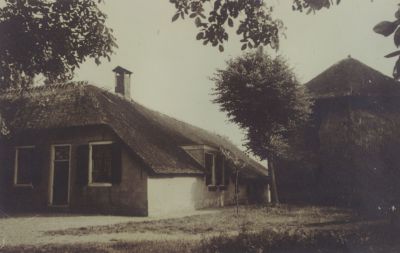 Boerderij-Fam-Korver
Boerderij Dorpzicht.
De fam Korver woont hier op het Grote Eiland.
