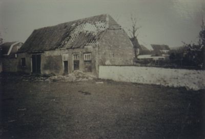 Stal-van-Thomas-Groenendaal
Deze oude schuur stond achter de boerderij van de familie Groenendaal
De gevel links was het pand van kleermaker Willemsen
