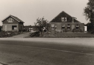 Stolpboerderij
Boerderij fam. Verheul
Links huisje Herman Verheul
