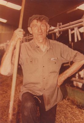 Boer-in-de-stal
Dit is de heer Voorn Sr.
Zoon Ab nam het bedrijf van zijn vader over.
