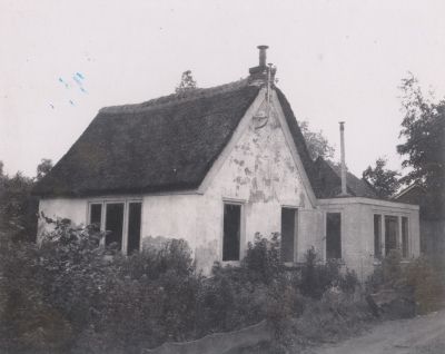 Boerderij-v-h-Dirk-Hoetmer-Huisman
a Boerderij v h Dirk Hoetmer Huisman De foto werd gemaakt i v m verbouw restauratie Ankeveensepad 11
