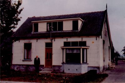 De-voormalige-boerderijwoning-van-C-Lam
De voormalige boerderij, na woning van C. Lam aan de Middenweg 30, Horstermeer.
Zie verder Werinon nr. 51: het jaar van de boerderij.

Zie ook 5-15-12
Trefwoorden: Horstermeer, Middenweg