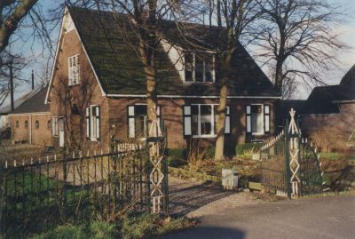 De-boerderij-van-de-fam-S-van-der-Heeden
Voorgevel van de Boederij.
De boerderij werd voorheen Zeldenpas genoemd.
