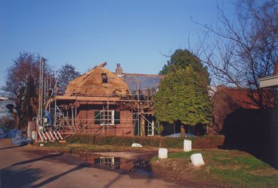 Boerderij--t-Hemeltje
Boerderij -t Hemeltje aan de Vreelandseweg krijgt een nieuw rieten dak.
Trefwoorden: -t Hemeltje
