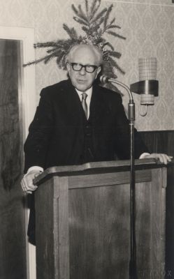 Afscheidsrede-B-A-PH-Baron-van-Harinxma
Afscheidsrede van burgemeester B. A. Ph. Baron van Harinxma thoe Slooten. 
Hij was burgemeester van 25-12-1939 t m 31-12-1971.
