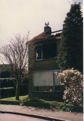 Schoorsteenbrand
Schoorsteenbrand.
Op 8-10-2001 is begonnen met de renovatie.
