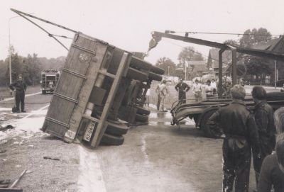 Vrachtwagen-gekanteld
Gekantelde vrachtwagen
