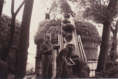 Kuilen-door-Thomas-Groenendaal-en-Gert-van-Weeghel
b Thomas Groenendaal en Gert van Weeghel aan het kuilen op de Reeweg 1
