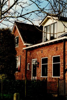 De-stallen
De stallen van  boerderij “Zeldenrust”  op de Eilandseweg 9.
Deze zijn in 2002 gesloopt.
Trefwoorden: Boerderij Horn-en Kuyerpolder.