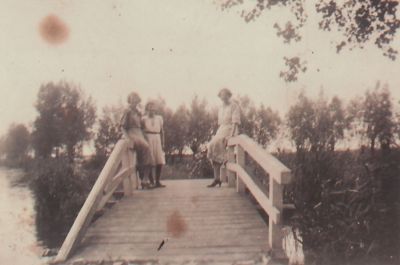 Verdwenen-brug-over-de-Kortenhoefse-Wetering
Verdwenen brug over de Kortenhoefse Wetering bij de sluis Het Hemeltje aan de Vreelandseweg
Trefwoorden: Sluis Het Hemeltje