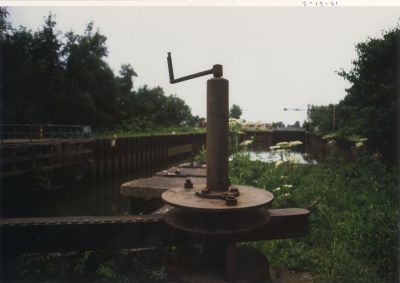 Sluis
Zanderijsluis, er moest met de hand gedraaid worden.
