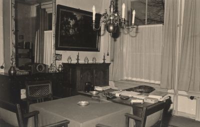 Burgemeesterskamer-in-het-Gemeentehuis
Burgemeesterskamer Meubilair is eigendom van de burgemeester
