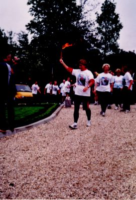 60-jaar-bevrijding-aankomst-bevrijdingsvuur
Viering 60 jaar bevrijding. Het bevrijdingsvuur is aangekomen op het kerkplein bij de R.K. Kerk.
