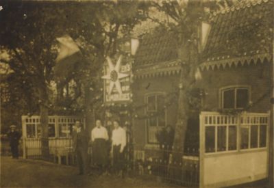 Horeca
Cafe v d Voorn.
Op deze plaats kwam later hotel-restaurant het 