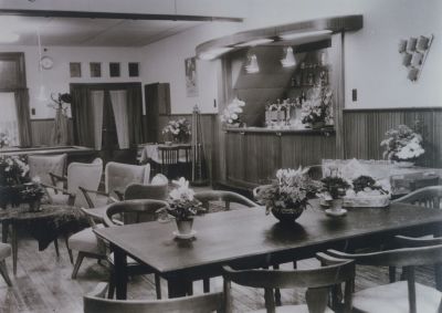 Wapen-van-Nederhorst
Het interieur van Bondshotel “Het Wapen van Nederhorst”   
Eigenaar was Thomas van der Meer.
Trefwoorden: Horeca