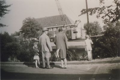 Demping-Reevaart
De demping van de Reevaart gezien vanaf de Voorstraat.
Het gebouw op de achtergrond is het voormalige klooster aan de Dammerweg 6.
Trefwoorden: R.K. Klooster