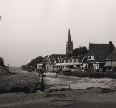 Demping-van-de-Reevaart
Demping van de Reevaart De Dam is gelegd voor de  toegang  naar het eiland
Trefwoorden: Demping Reevaart overmeerseweg