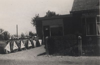 Huis-van-Chris-Gillissen
Anno 2007 woont Roel Kalter er nog steeds- Het huis is totaal anders
Trefwoorden: Bewoner Inwoner