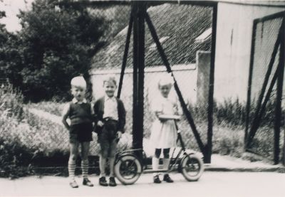 Bij-de-R-K-Kleuterschool
Hek bij R-K-Kleuterschool  rechts boerderij Groenendaal
Trefwoorden: Dorpsfiguren