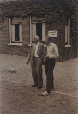 Huis-aannemersbedrijf-Hendrikse
Links Hein Hendrikse  Aannemer  Rechts Manus van Huisstede  Fietsenmaker
Trefwoorden: Dorpsfiguren