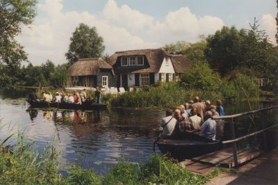 Presentatie-boek-De-Googelaars
Excursie t.g.v de presentatie van het boek De Googelaars geschreven door de heer E Boeve.
Vaartochtje met genodigden over de Ankeveenseplassen.
