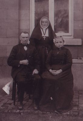 Een-kerkelijke-aangelegenheid
Zie Werinon nr 49   2003   50
Trefwoorden: Familiefoto