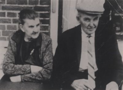 Familie-Groenestein
Frits Groenstein en Marie Niewind
Trefwoorden: Familiefoto
