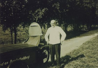 Bakker-Jan-Dubelaar
Bakker Jan Dubelaar met de bakfiets aan het venten.
