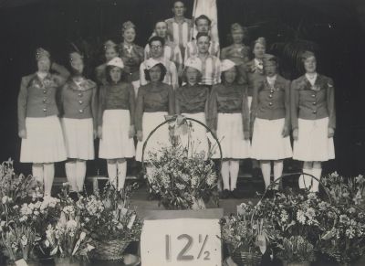 Revue-VBO-12-1-2-jarig-jubileum
Revue van VBO in het hotel van de Dames Bornhijm aan de Overmeerseweg.
Dit ter gelegenheid van het 12 1/2 jarig bestaan.
In het midden : Jaap Pouw en Jan Vrijhoef.
