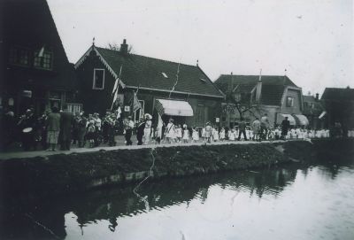 AGV-DES-lopen-mee-in-optocht-Koninginnedag
A.G.V. 
