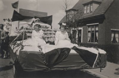 Allegorische-optocht-1956
Trefwoorden: Optocht