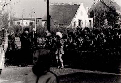 Carnavalsoptocht
Carnavalsoptocht. 
De carnavalsvereniging heette “Roddeldonk”.
Trefwoorden: Majorettes