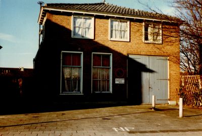 Voormalig-politiebureau-aan-de-Voorstraat
Het oude politiebureau was verhuisd naar de Overmeerseweg 16.
Inmiddels (2010) is er geen bureau meer in het dorp.
Trefwoorden: Overmeerseweg, politiebureau