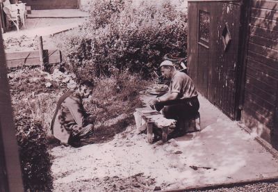 Visbedrijf
Achter gemaal Spiegelpolder.
Links-Henk Middelkoop
Rechts- Gerard Middelkoop
