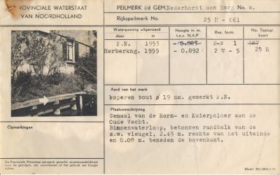Gemaal-aan-de-Vecht
Gemaal van de Horn en Kuierpolder aan de oude Vecht
Binnenwaterloop betonnen randbalk van de z w vleugel.
Peilmerk i/d Gemeente Nederhorst den Berg.
