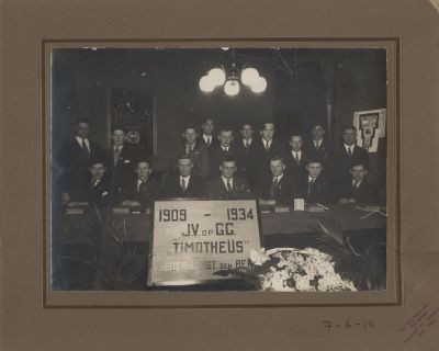 25-jarig-bestaan-Timotheus
25 jarig bestaan Jongeren Vereniging op Gereformeerde Grondslag Timotheus.
1909-1934
Trefwoorden: Geroformeer, Jongerenvereniging, Timotheus