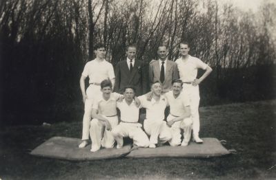 RK-DIO-Gymnastiekvereniging-pastorie-RK-Kerk
R.K. D.I.O. Gymnastiekvereniging. Op het gazon aan de achterkant van de pastorie RK Kerk
