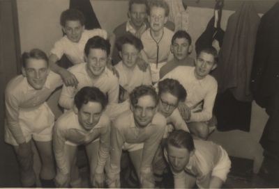 Groep-voetballers-in-de-kleedkamer
Trefwoorden: voetbal